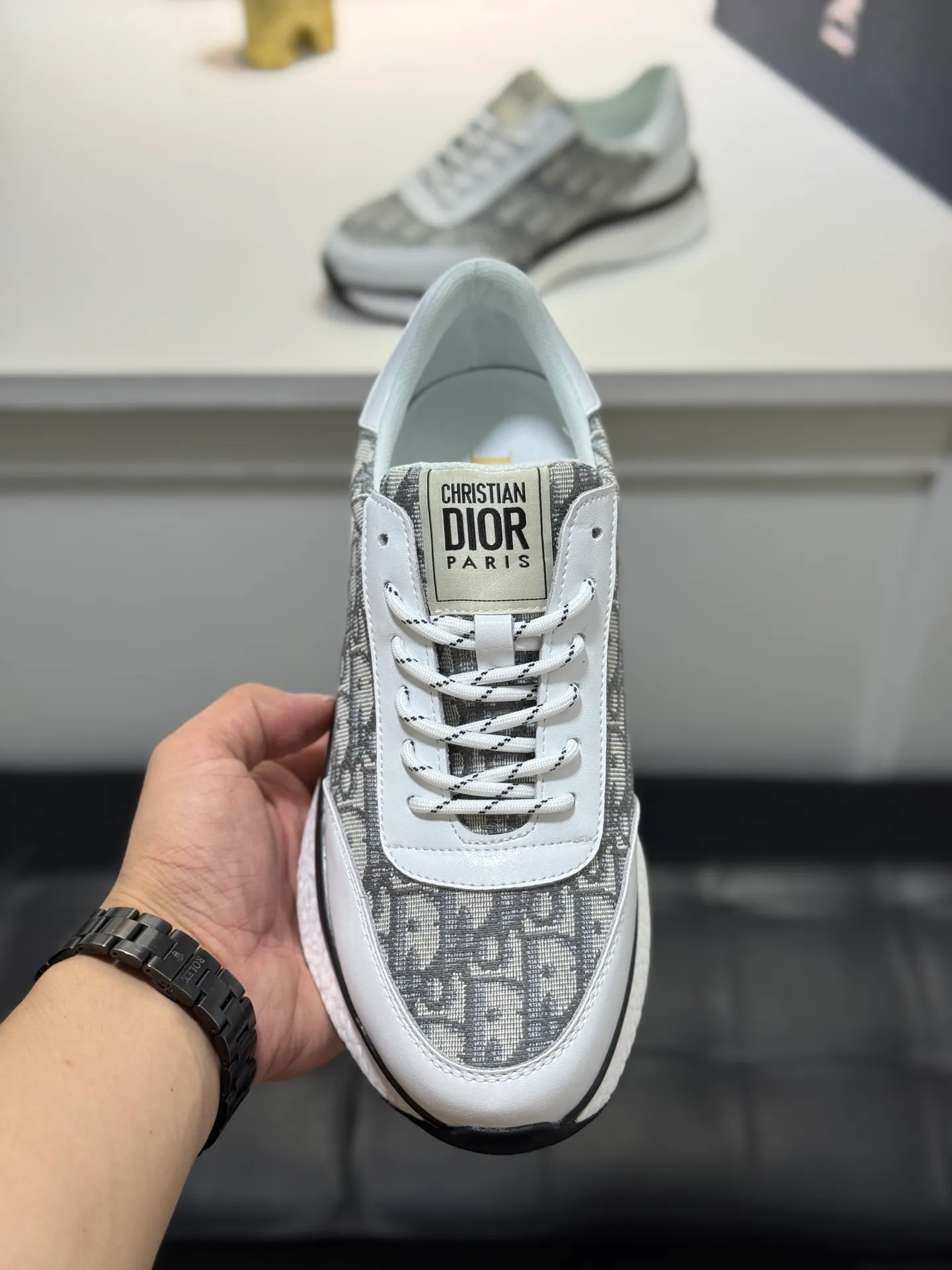 Men's shoes 💰440 [New style] 🐬🐬Original quality (Dior) latest style 🎁casual and fashionable men's shoes👟hot style💥simple and elegant style, exclusive for trendy men. Unique official website new and most brand elements👑original decoration, imported cowhide stitching with classic fabrics, fashionable and generous accessories, ✅foamed TPU wear-resistant** outsole, light and comfortable. Size: 38-44 (45 customized bye bye